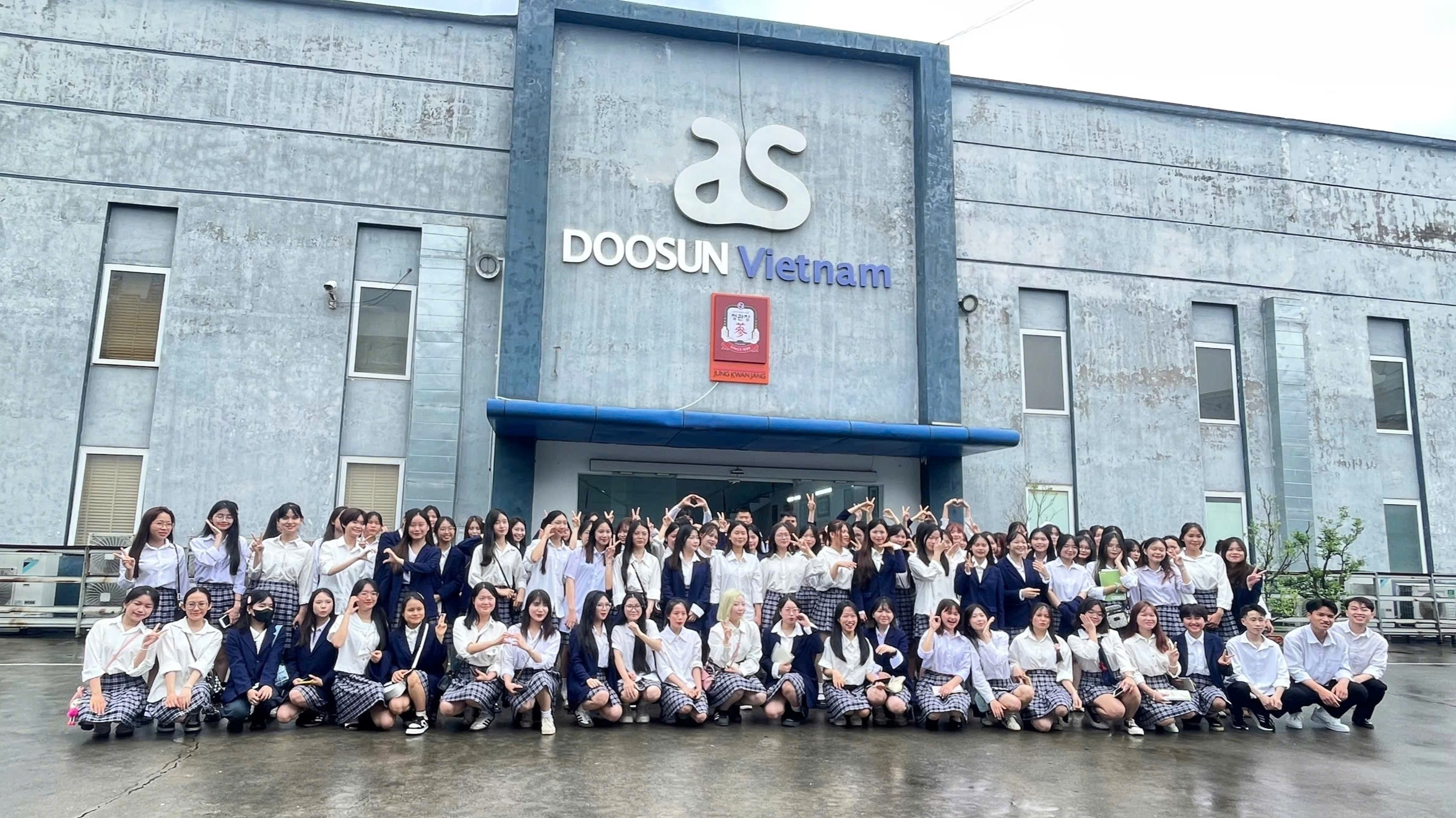 Sinh niên ngành Hàn Quốc học - TNUS tham quan thực tế tại công ty TNHH DOOSUN Vietnam